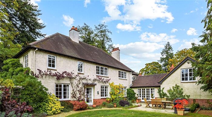 4 Bedroom Detached House For Sale In Middle Avenue, Farnham, Surrey, GU9