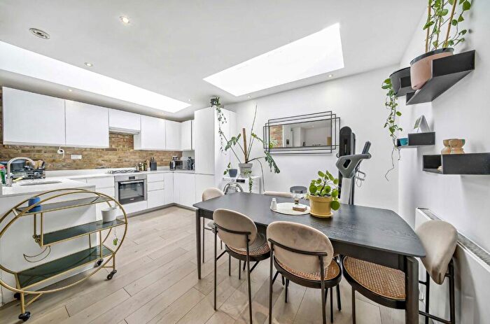 2 Bedroom Flat For Sale In Dynham Road, West Hampstead, NW6