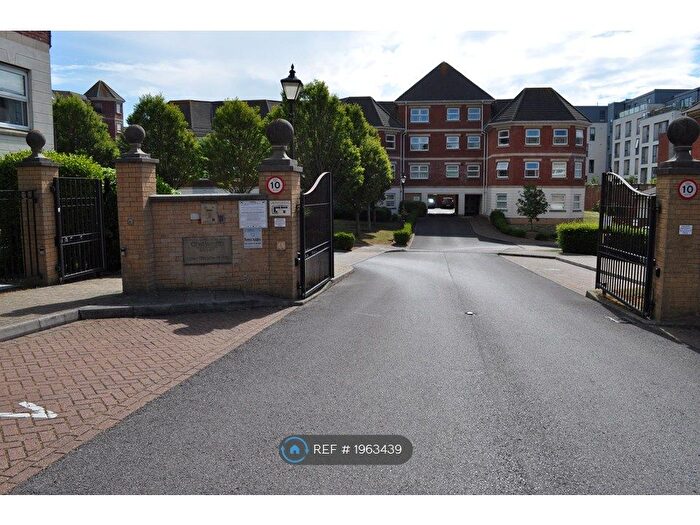 2 Bedroom Flat To Rent In Petworth House, Hove, BN3