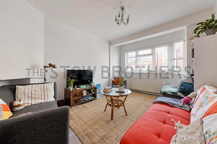 2 Bedroom Apartment To Rent In Lea Bridge Road, Leyton, E10