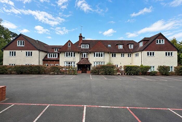 2 Bedroom Apartment To Rent In Woking, Surrey, GU22