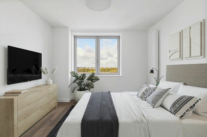 3 Bedroom Flat To Rent In Raffles Court, Upper Tooting Road, SW17