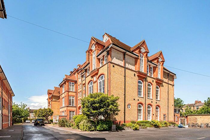 1 Bedroom Maisonette For Sale In Lansdowne Drive, London, E8