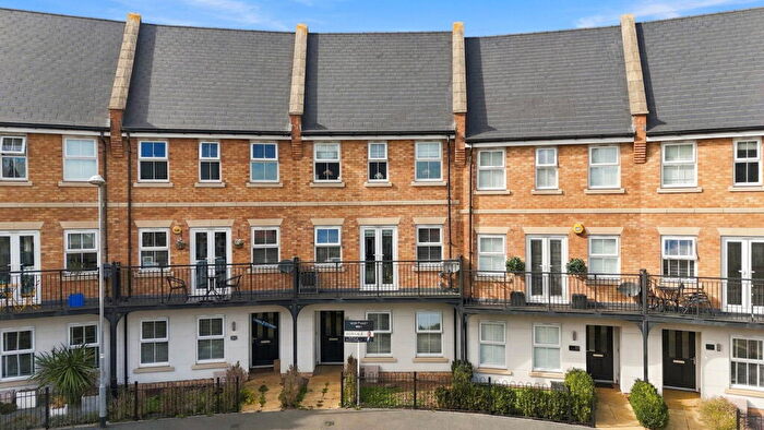 4 Bedroom Town House For Sale In School Avenue, Dunton Fields, Laindon, SS15