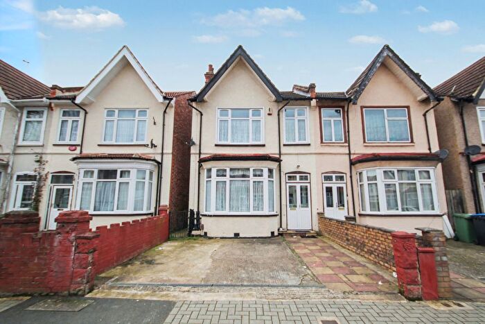 4 Bedroom Semi Detached House For Sale In Swinderby Road, Wembley, Middlesex, HA0
