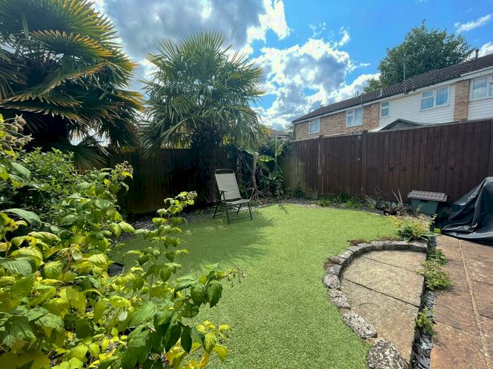 3 Bedroom End Of Terrace House To Rent In Beechside, Southgate, RH10