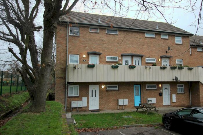 1 Bedroom Flat To Rent In Selworthy Close, Billericay, Essex, CM11