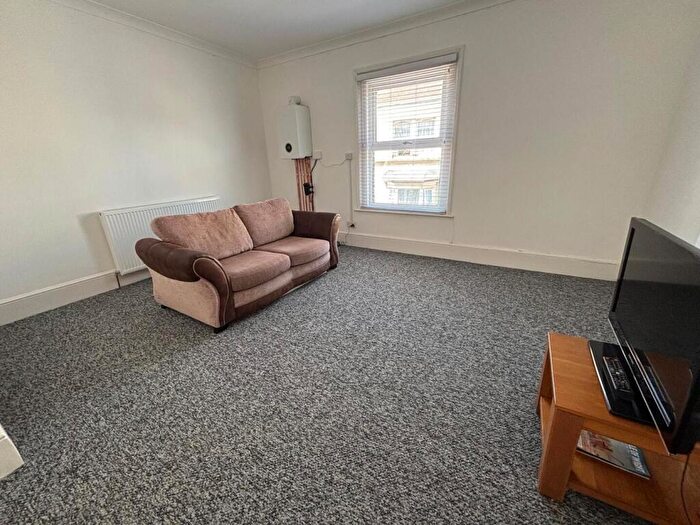 1 Bedroom Flat For Sale In Flat B, High Street, Ryde, PO33