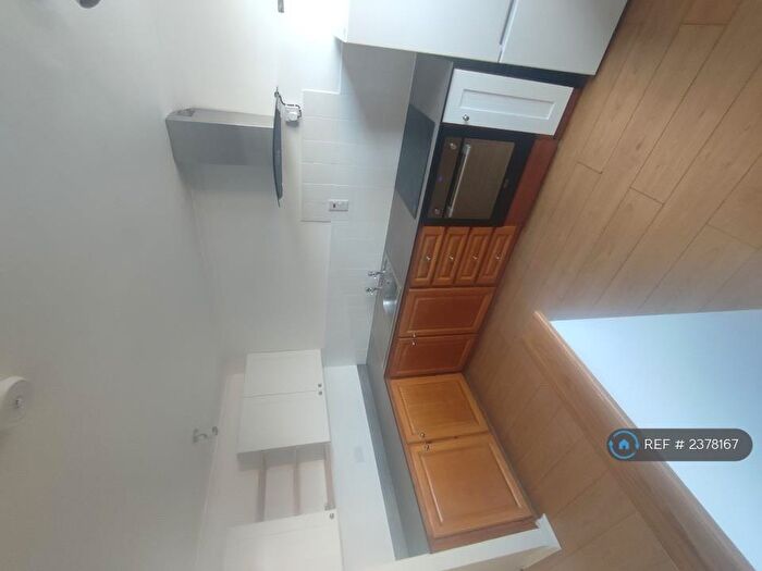 2 Bedroom Maisonette To Rent In Cliff Street, Sheffield, S11