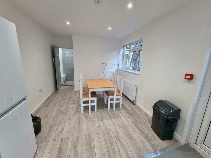 1 Bedroom Terraced House To Rent In Lawrence Road, PO5