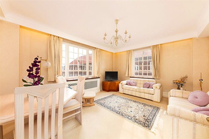 2 Bedroom Flat For Sale In Swan Court, Chelsea, SW3