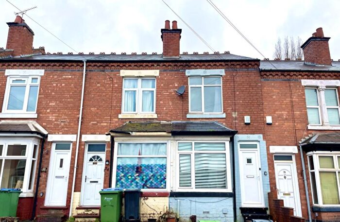 3 Bedroom Terraced House For Sale In Thimblemill Road, Smethwick, B67