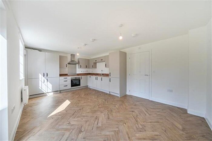 4 Bedroom Detached House To Rent In Bedroom Detached House In Wilstone Street, Aylesbury, HP22