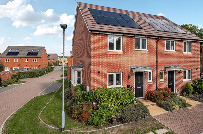3 Bedroom Semi-Detached House For Sale In Prestwick Green, Binfield, Bracknell, Berkshire, RG42