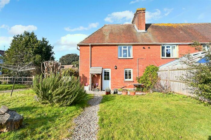 3 Bedroom Detached House To Rent In Vicarage Cottages, Church Road, PO20