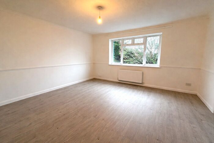 2 Bedroom Flat To Rent In Vale Road, Camberley, GU15
