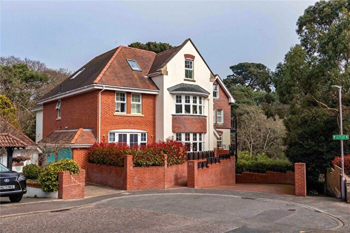 2 Bedroom Apartment For Sale In Rosemount Road, Bournemouth, Dorset, BH4