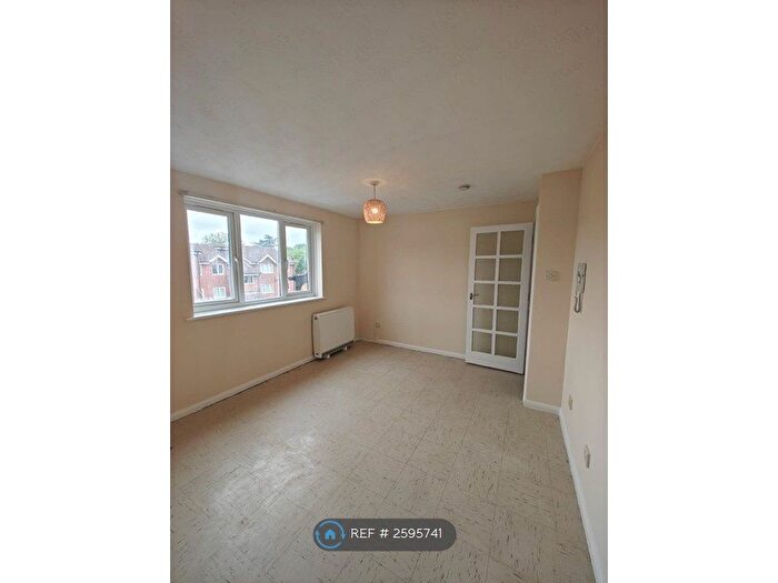 1 Bedroom Flat To Rent In Green Pond Close, London, E17