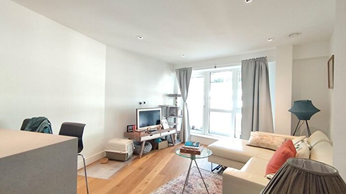 1 Bedroom Flat To Rent In Longfield Avenue, Dickens Yard, Ealing, W5