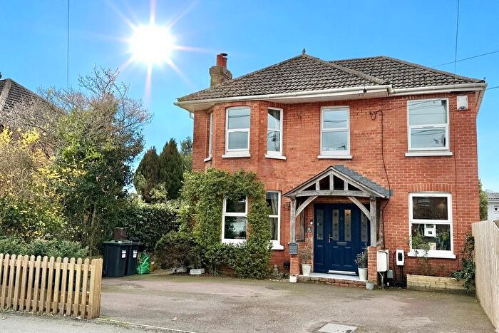 4 Bedroom Detached House For Sale In Parsonage Barn Lane, Ringwood, BH24