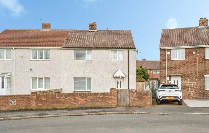 3 Bedroom Semi Detached House For Sale In The Oval, Dunscroft, Doncaster, DN7