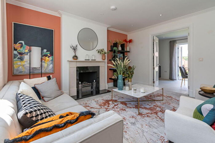 5 Bedroom Detached House To Rent In Barnet, Greater London, EN4