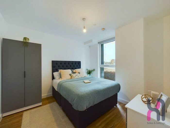 Apartment To Rent In Pomona Strand, Manchester, Greater Manchester, M16