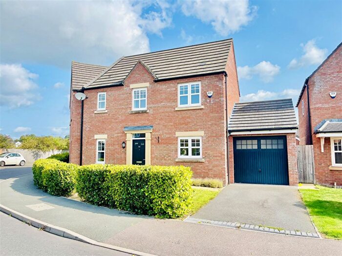 3 Bedroom Semi-detached House For Sale In Western Way, Winnington Village, Northwich, CW8