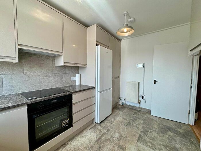 3 Bedroom Flat To Rent In Oxenholme, Harrington Square, London, NW1