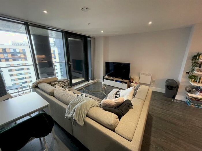 2 Bedroom Apartment To Rent In The Hallmark, Cheetham Hill Road, Manchester, M4