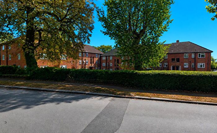 2 Bedroom Flat To Rent In Avenue Road, London, N14