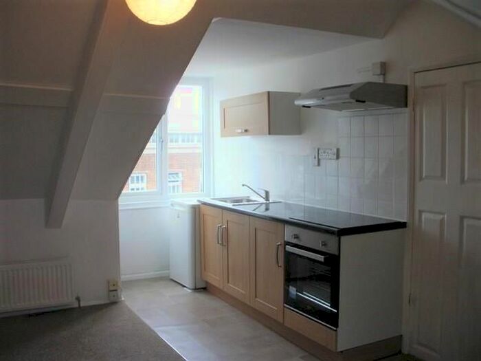 Studio To Rent In South Street, Torquay, Devon, TQ2