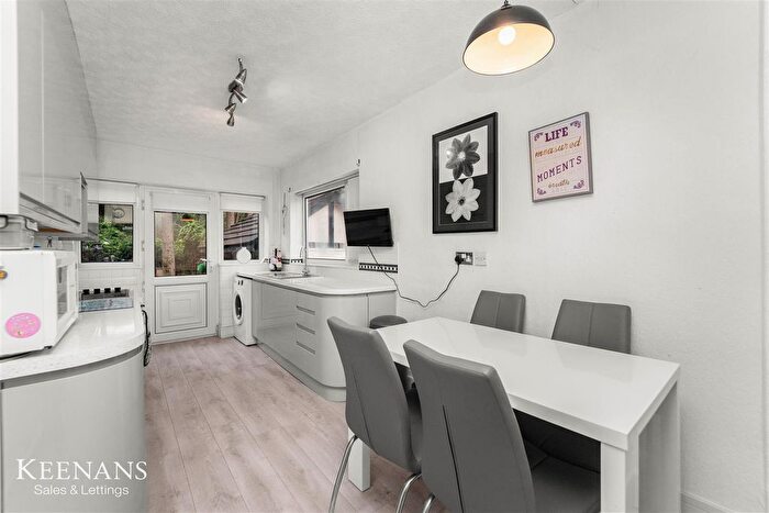 3 Bedroom Semi Detached House For Sale In Westgate Drive, Swinton, Manchester, M27