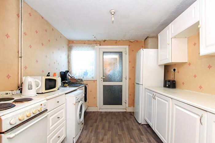 3 Bedroom Terraced House For Sale In Torridge Walk, Hemel Hempstead, HP2