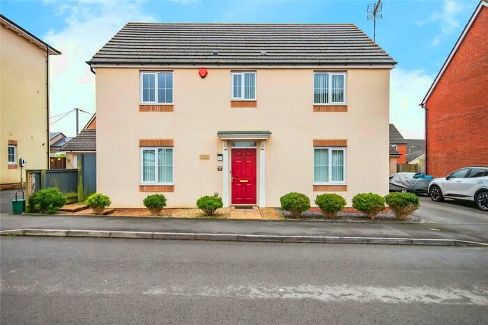4 Bedroom Detached House For Sale In Parc Y Garreg, Kidwelly, Carmarthenshire, SA17