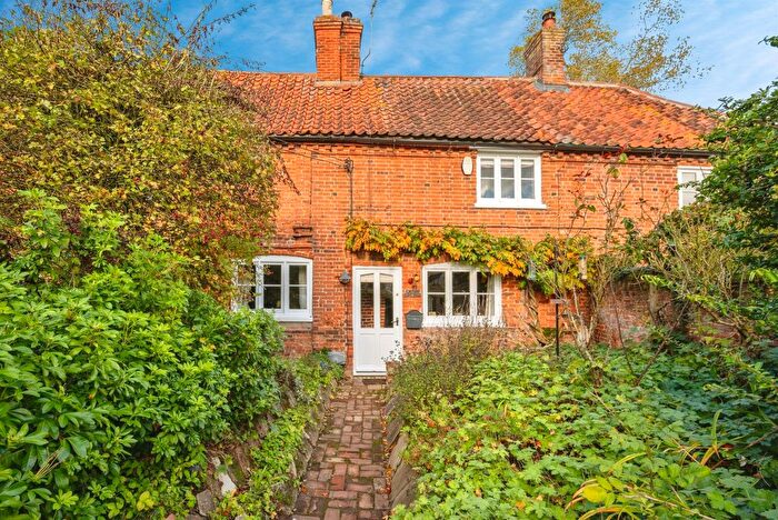 3 Bedroom Terraced House For Sale In High Street, Cawston, Norwich, NR10