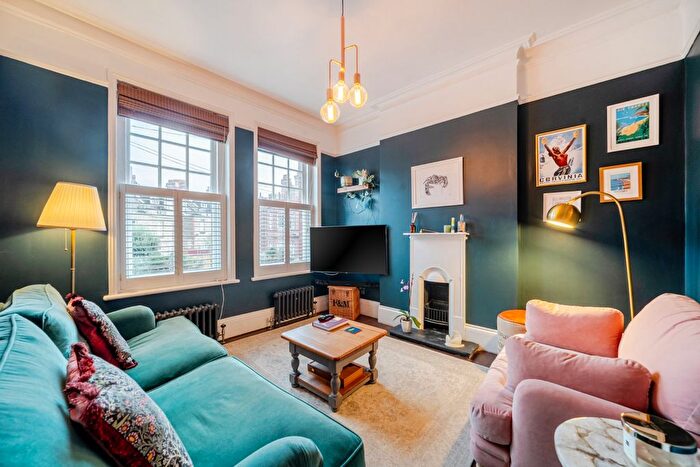 3 Bedroom Maisonette For Sale In Hailsham Avenue, Streatham Hill, London, SW2