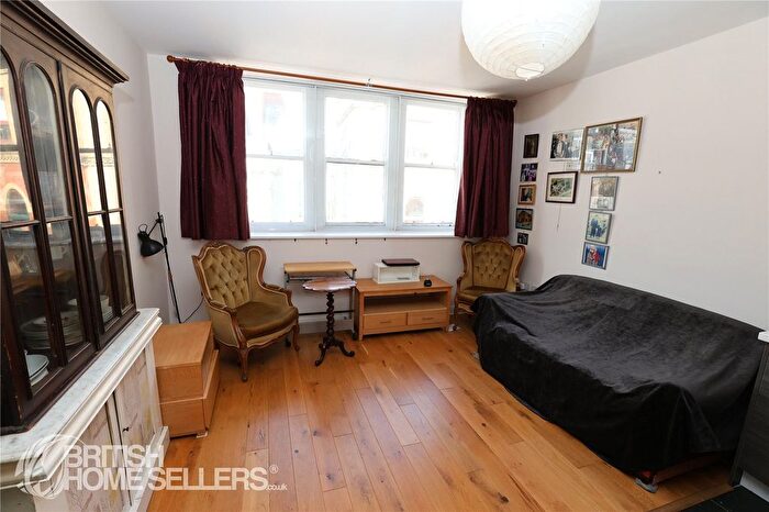 2 Bedroom Flat For Sale In High Street, Newport, NP20