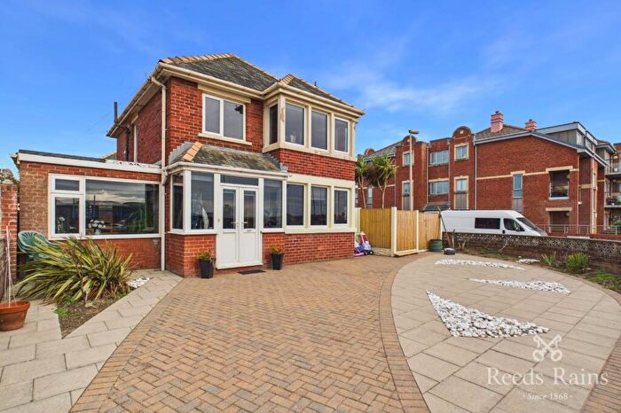 3 Bedroom Detached House For Sale In Clifton Drive, Blackpool, Lancashire, FY4