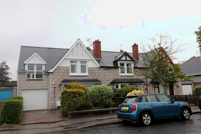 3 Bedroom End Of Terrace House To Rent In Thorngrove Avenue, Aberdeen, AB15