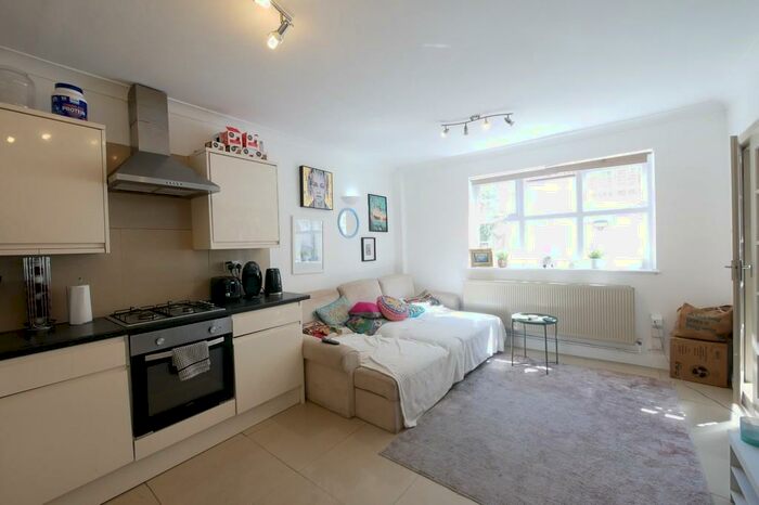 3 Bedroom Mews To Rent In Evering Road, London, N16