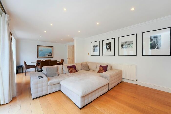 3 Bedroom Flat To Rent In Hortensia Road, London, SW10
