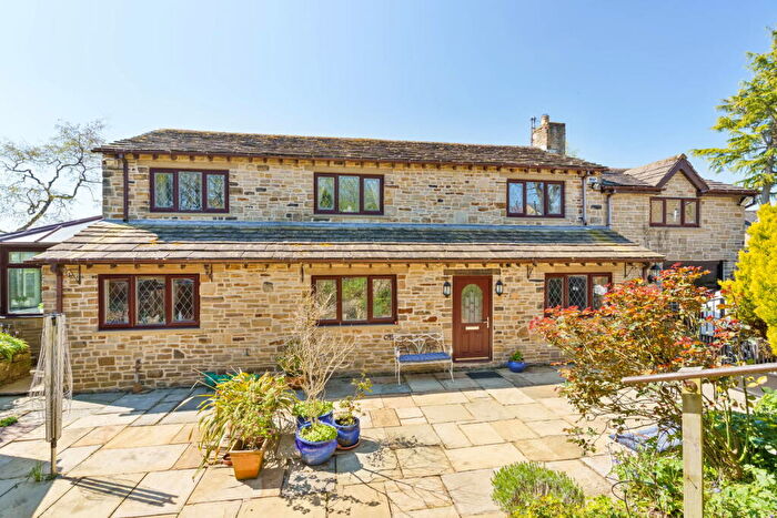 4 Bedroom Detached House For Sale In The Heath, Glossop, Derbyshire, SK13