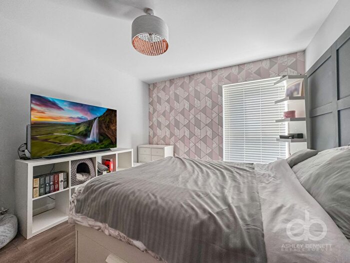 2 Bedroom Flat For Sale In Colliford Road, West Thurrock, Grays, RM20
