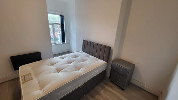 5 Bedroom House To Rent In Wilmslow Road, Manchester, M14