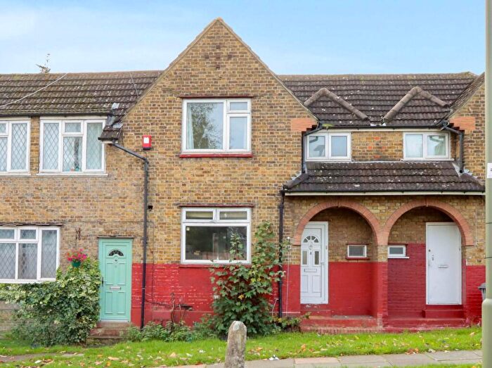 2 Bedroom Terraced House For Sale In Short Way, London, N12