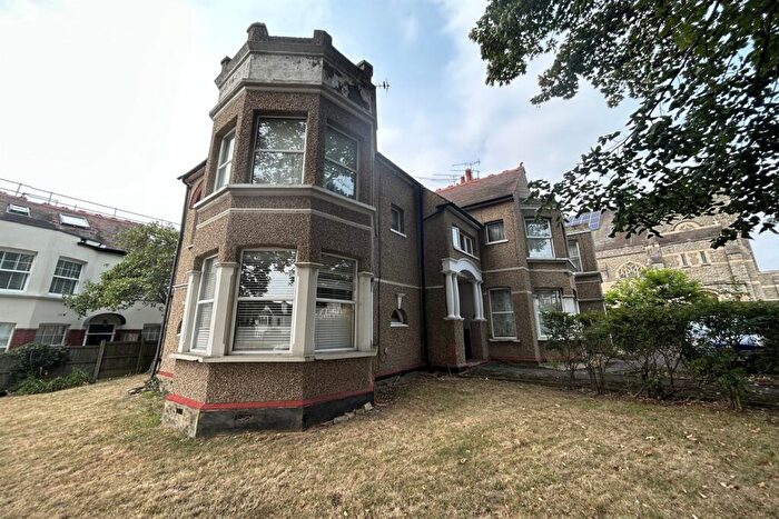 Flat To Rent In Haywood Lodge, SS0