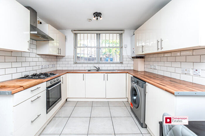3 Bedroom Town House To Rent In Clifton Road, Lismore Walk, Off St Pauls Road, Islington, London, London, N1