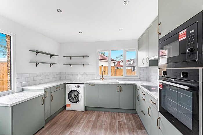 2 Bedroom Detached House For Sale In Avondale Avenue, Staines-Upon-Thames, TW18