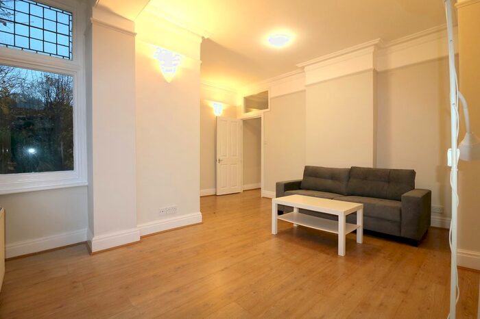 2 Bedroom Flat To Rent In The Avenue, Chiswick, London., W4